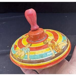 Vintage 1940 Tin Litho Spinning Humming Top CHILDREN PLAYING Wyandotte Toys 5”